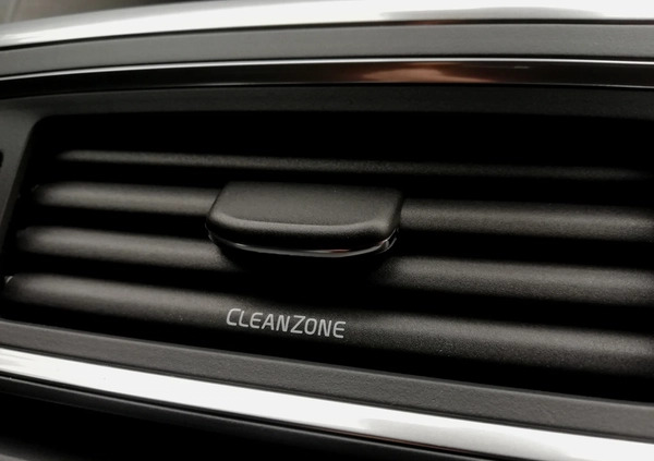 Volvo V60 Cross Country cena 61700 przebieg: 230000, rok produkcji 2018 z Opoczno małe 704